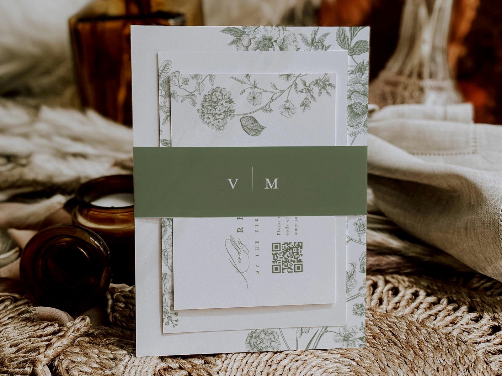Belly Bands for Wedding Invitations: Decorative Wrap Designs